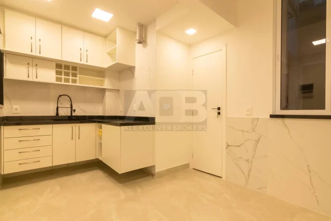 Imagem Apartamento à venda em Copacabana, 2quartos, 75m2, Rua Inhangá.