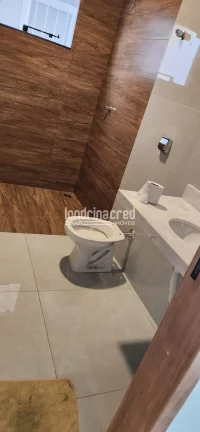 Imagem Casa no Colúmbia com 84m², 3 quartos (1 suíte), sala ampla, cozinha espaçosa, garagem para 2 camionetas e potencial de aproveitamento do subsolo.