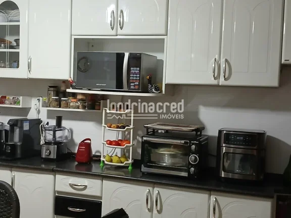 Imagem Ótima Casa no Conjunto Maria Cecília: 3 Dormitórios, 1 Suíte, 8 Placas Solares e 174m² de Construção em Terreno de 200m² – Aproveite essa Oportunidade!