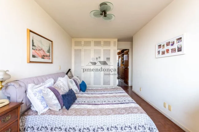 Imagem Apartamento amplo, com terraço, living para 02 ambientes espaçosos, sala de almoço, sala de TV, l...