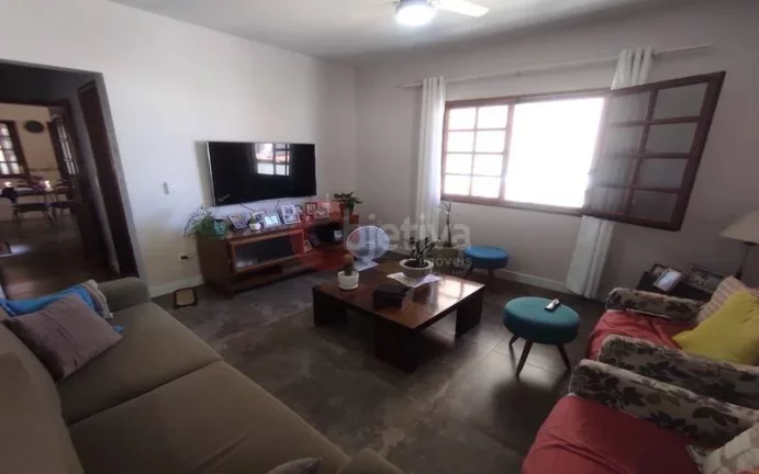 Imagem Casa independente a venda de 5 quartos no cond. dos Pássaros em Cabo Frio