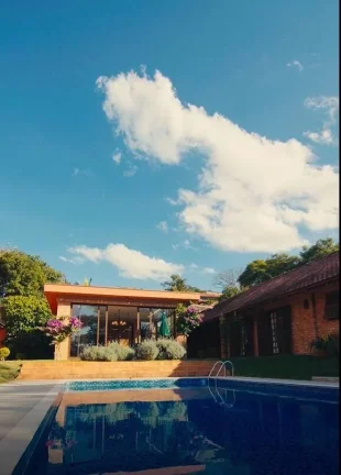 Imagem Condomínio Palos Verdes, Miolo da Granja Viana. 90% terrea! • Casa com estilo único, arquitetura...