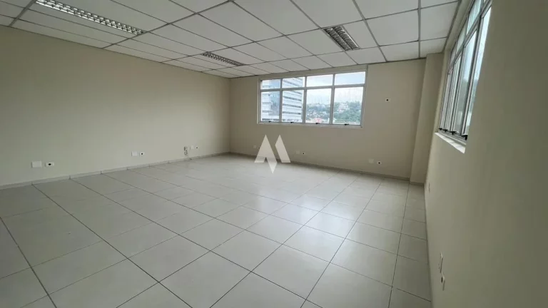 Imagem Sala Comercial para Locação com 1 Vaga e Segurança na Vila Mathias em Santos/SP