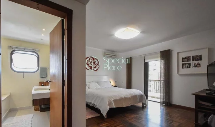 Imagem Ótimo apartamento com 320m² no Campo Belo, um por andar. Amplo living com varanda, home theather, ...