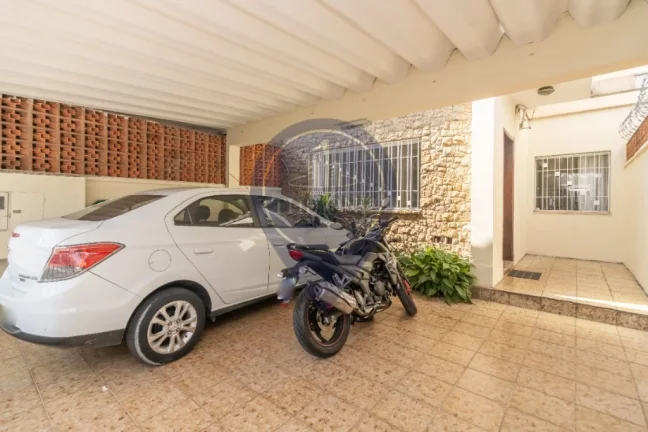 Imagem Imóvel Residencial Espaçoso e Aconchegante no Jabaquara: 3 quartos, 1 suíte, 2 salas, 3 banheiros, 2 vagas de garagem, 210m² de área - São Paulo-SP.