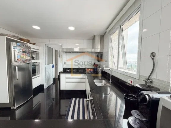 Imagem Duplex com 208 m² de área útil, distribuído em dois andares, com 4 dormitórios, sendo 3 suítes...