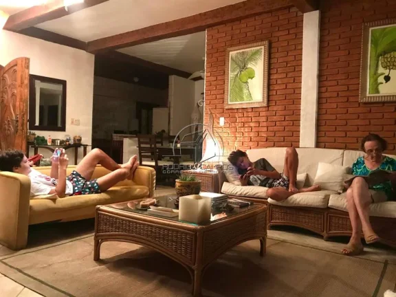 Imagem Espaçosa Casa 3 Suítes à Venda em São Pedro, Ilha Bela - R$1,98M