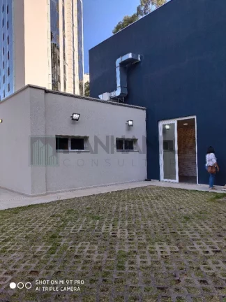 Imagem Descubra o seu novo endereço comercial dos sonhos no coração do Jardim Europa! Esta incrível casa comercial oferece uma ampla área externa perfeita pa