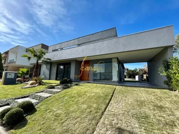 Imagem Casa térrea em condomínio fechado com 04 suites