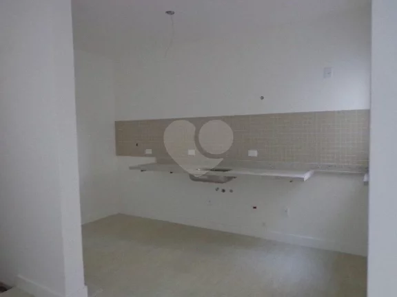 Imagem Casa à venda com 3 quartos, sendo 1 suíte, no condomínio Professor Teot?nio Monteiro de Barros Filho, São Paulo - SP