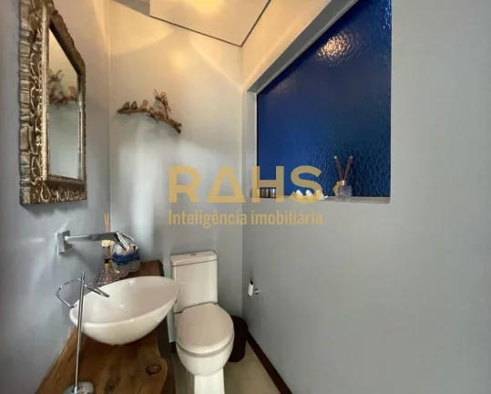 Imagem Linda casa com piscina e pista de skate no bairro São Marcos. Se tem algo que esse momento de pande...