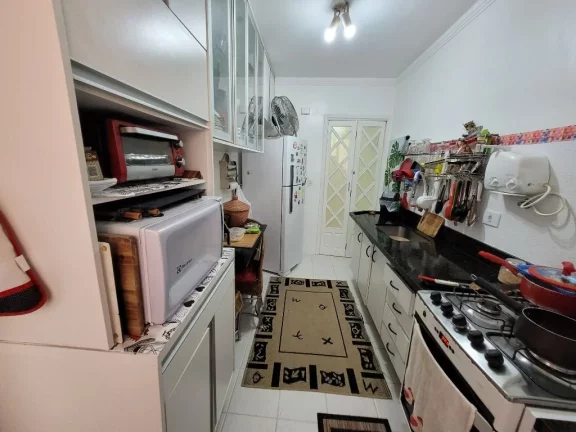 Imagem PITANGUEIRAS - LOCALIZAÇÃO PRIVILEGIADA, NA QUADRA DO MAR, AMPLO APARTAMENTO COM 80 M² ÚTEIS, CLARO E SUPER AREJADO, 1 VAGA DE GARAGEM NO PRÉDIO.