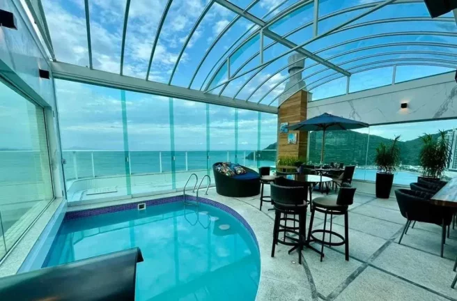 Imagem Cobertura Triplex frente mar com 7 suítes e 6 vagas de garagem em Balneário Camboriú