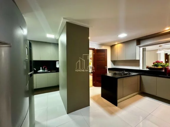 Imagem ? Casa de Luxo à Venda no Porto Busca Vida Resort | 4 Suítes + Gabinete | Mobiliada | 400m²