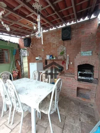 Imagem Casa de 133m² à venda, com 4 quartos (2 suítes), localizada em Candeias, Jaboatão dos Guararapes - Pernambuco.
