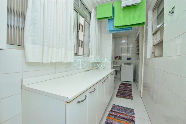 Imagem Lindo apartamento com 113m2, 2 dormitórios e 1 vaga na garagem. Living para dois ambientes, piso em...