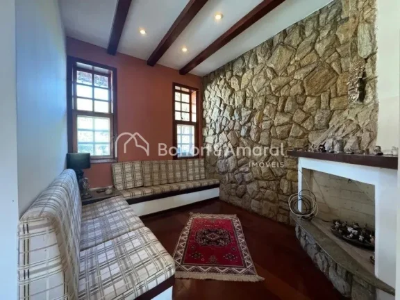 Imagem Casa charmosa e aconchegante com ambientes bem distribuídos, oferecendo hall de entrada com lavabo,...