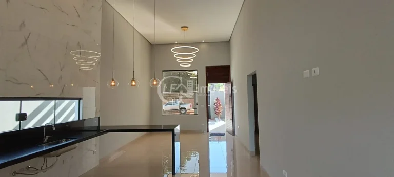 Imagem Imperdível casa à venda em Campo Grande-MS, Bairro Seminário: 3 quartos, 1 suíte, 2 salas, 3 banheiros, 3 vagas, 128m².