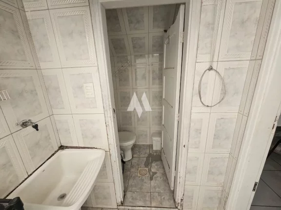 Imagem Venha conhecer este Sobrado Reformado, 3 dormitórios , 3 banheiros, uma Vaga de Garagem localizado no querido Bairro do Embaré!