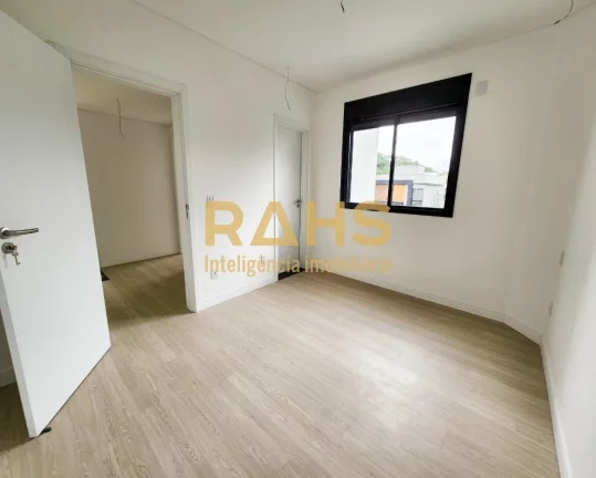 Imagem Maravilhoso Sobrado em Condomínio Fechado no bairro Vila Nova. Em um dos melhores condomínios resi...