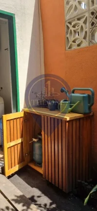 Imagem Imperdível: Casa à venda em São Paulo - SP, na Vila Pompéia, com 2 quartos, 1 suíte, 3 salas, 3 banheiros, 1 vaga de garagem e 120m².