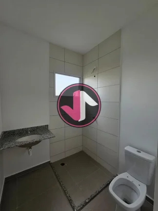 Imagem A casa dos seus sonhos está à venda em Várzea Grande, no bairro Petrópolis. Localizada no condom...