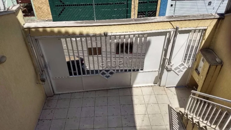 Imagem Sobrado com 200 metros quadrados aproximadamente, com três dormitórios, dois banheiros com aqueced...