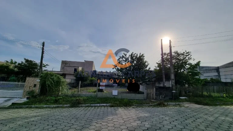 Imagem Casa à venda com 02 dormitórios, amplo quintal, local tranquilo e muita segurança em Penha Adriano Carpes vende