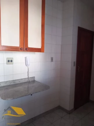 Imagem Vendo Apartamento no Centro com 2 Quartos mais Dependência Completa e ELevador