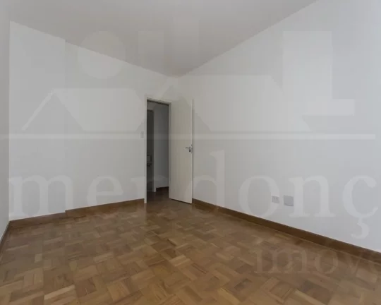 Imagem Belíssimo apartamento, totalmente reformado , amplas janelas, ensolarado, 04 dormitórios , banheir...