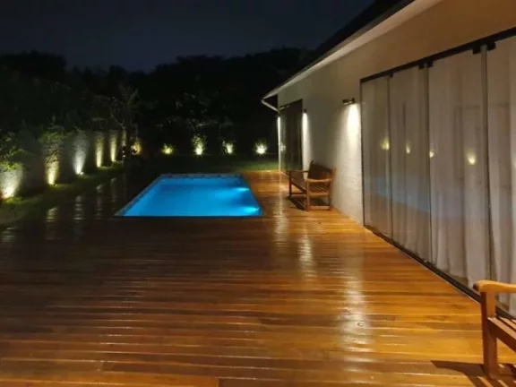 Imagem Nova, TÉRREA c/ piscina, em rua fechada no Miolo da Granja!