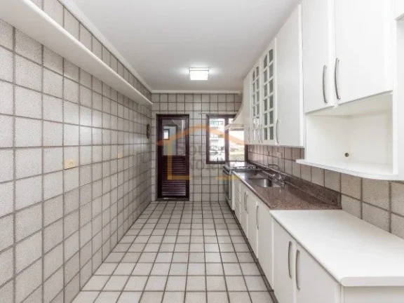 Imagem Apartamento com 136m² de área útil, com 4 dormitórios, sendo 3 suítes, 5 banheiros no total com...