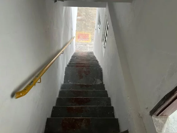 Imagem Galpão Comercial na Vila Antonieta - São Paulo-SP 380m² - 5 Banheiros Venda ou Locação