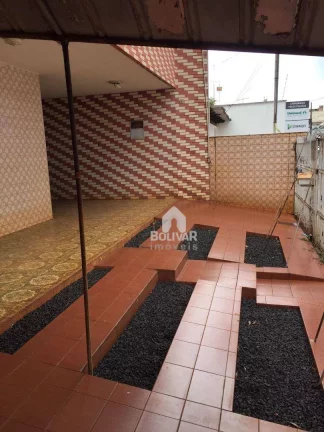 Imagem Casa com 3 dormitórios à venda, 180 m² - Setor Central - Itumbiara/GO