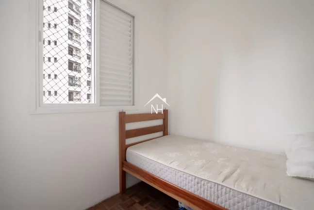 Imagem Apartamento de 260m ao lado do Parque Ibirapuera, com 4 dormitórios (2 suítes), varanda, 3 vagas com depósito, piscina, quadra, churrasqueira, sauna