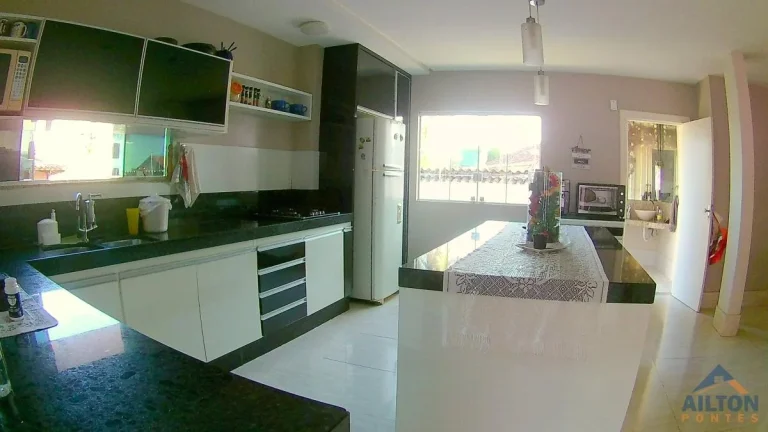 Imagem Casa Duplex com 3 Suítes à Venda em Praia de Santa Mônica - Guarapari/ES
