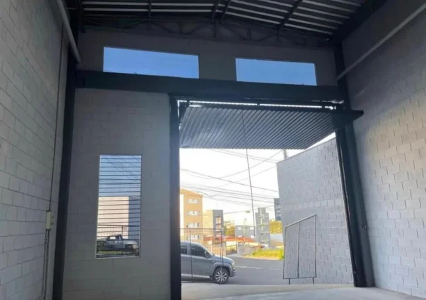 Imagem Salão Comercial para Locação em Sorocaba-SP, Bairro Jardim Piazza Di Roma: 1 Sala, 3 Banheiros, 5 Vagas de Garagem, 290m².
