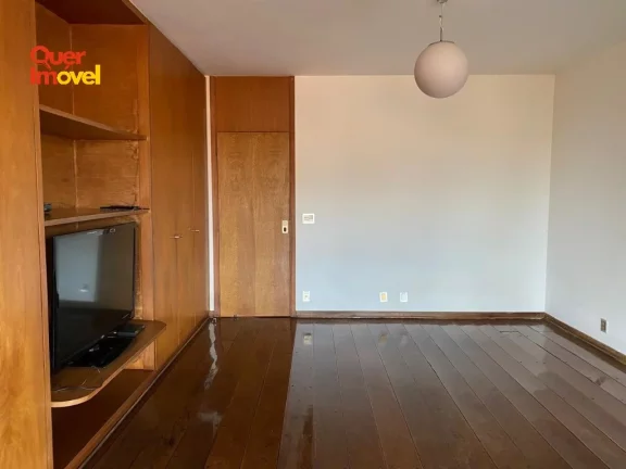 Imagem Oportunidade: Casa à venda no Jardim Sumaré, Zona Sul de Ribeirão Preto-SP. 5 quartos, 2 suítes, 4 salas, 6 banheiros, 6 vagas de garagem, 880m². Quer Imóvel Negócios Imobiliários.