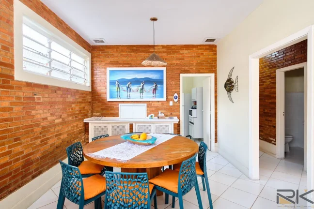 Imagem CASA CENTRO UBATUBA-SP com 3 dormitórios,3 suítes, 1 banheiro social,varanda goumet com churrasqueira,edícula no fundos