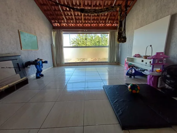 Imagem Sobrado para Venda em Piracicaba, ÁGUA BRANCA, 4 dormitórios, 1 suíte, 2 banheiros, 2 vagas
