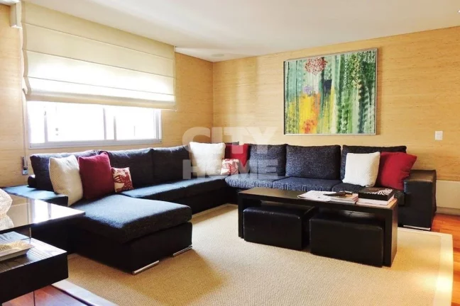 Imagem Apartamento de 346m² com ambientes amplos, e agradável varanda. Reformado com luxo e requinte. Sã...