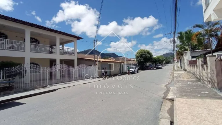 Imagem Casa à Venda - Com 2 pavimentos - Centro - Mantena - MG