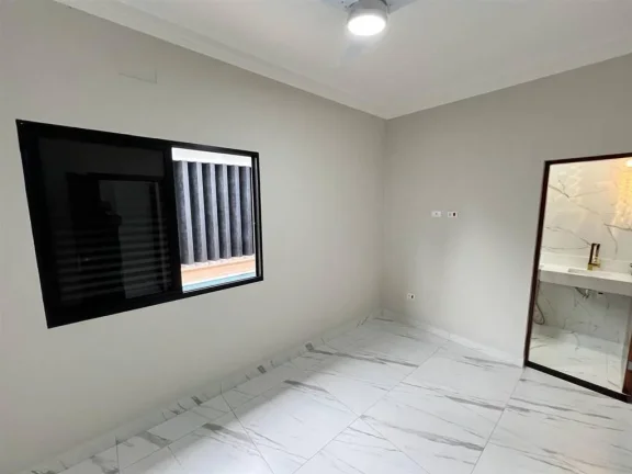 Imagem Casa 03 Dormit?rios, 01 Su?te , cozinha e sala de Jantar, Sala de estar com P? Direito de 5 metros,