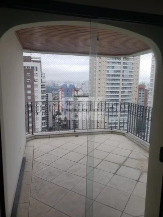 Imagem Cobertura ampla e super iluminada. Conta com pé direito alto em todo o apartamento ambientes amplos...