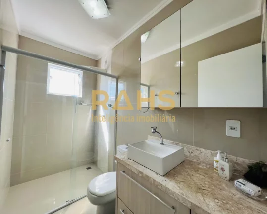 Imagem Sobrado Averbado, aceita financiamento, com 1 suíte e 3 quartos, 2 vagas de garagem à venda no bai...