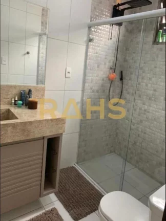 Imagem Linda casa semi-mobiliada e climatizada com 1 suíte, 2 quartos, 2 vagas de garagem e completa área...