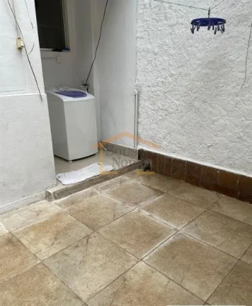 Imagem Apartamento reformado, 1 dormitório, com armários, sala ampla, cozinha com armários, banheiro, se...