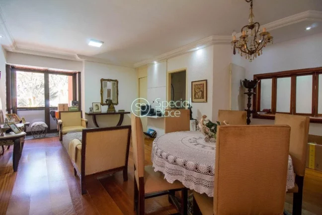 Imagem Oportunidade para reforma em Moema Pássaros Apartamento para reforma com ótima planta, sala bem am...