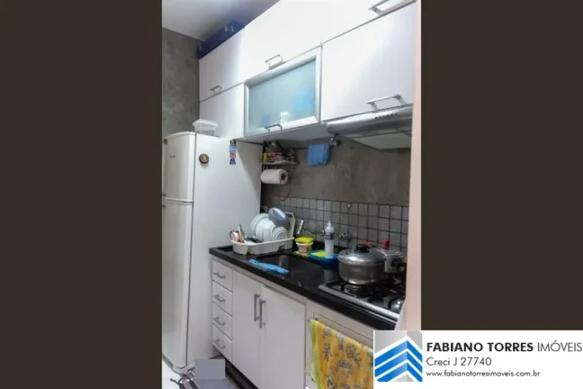 Imagem Apartamento bem localizado com alguns armários embutidos e fácil acesso a Rodovia Anchieta