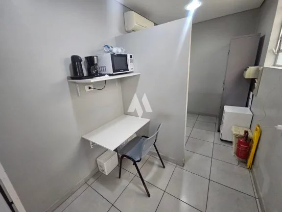 Imagem Venha conhecer este Sobrado Reformado, 3 dormitórios , 3 banheiros, uma Vaga de Garagem localizado no querido Bairro do Embaré!
